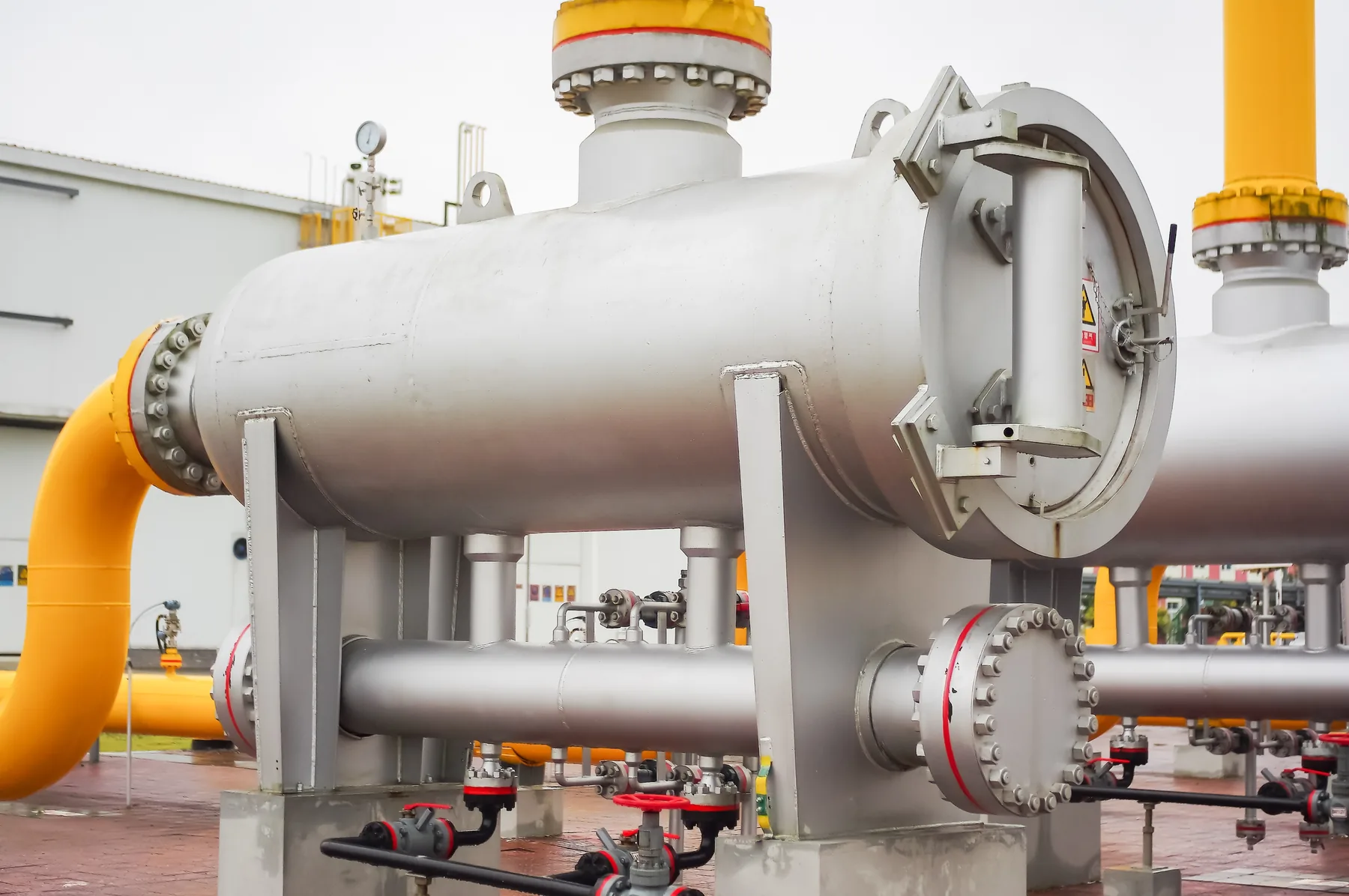Large-Diameter Pipeline Straining